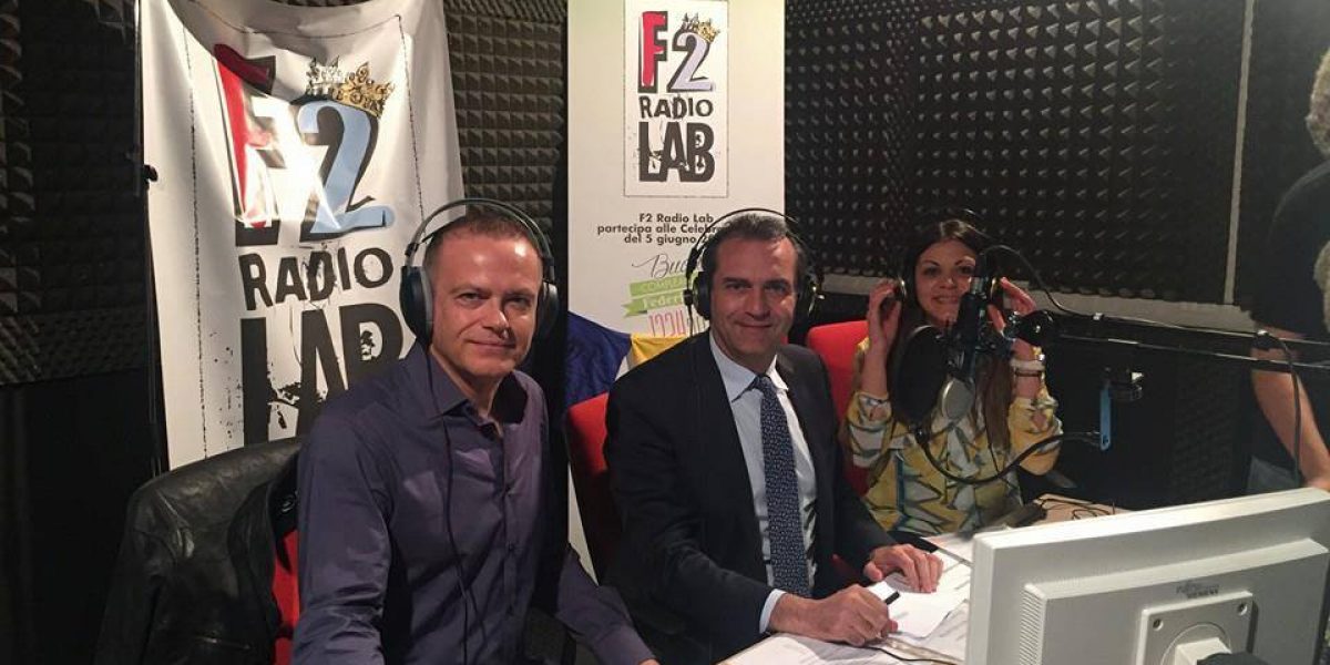 Il sindaco Luigi de Magistris ospite a Radio F2